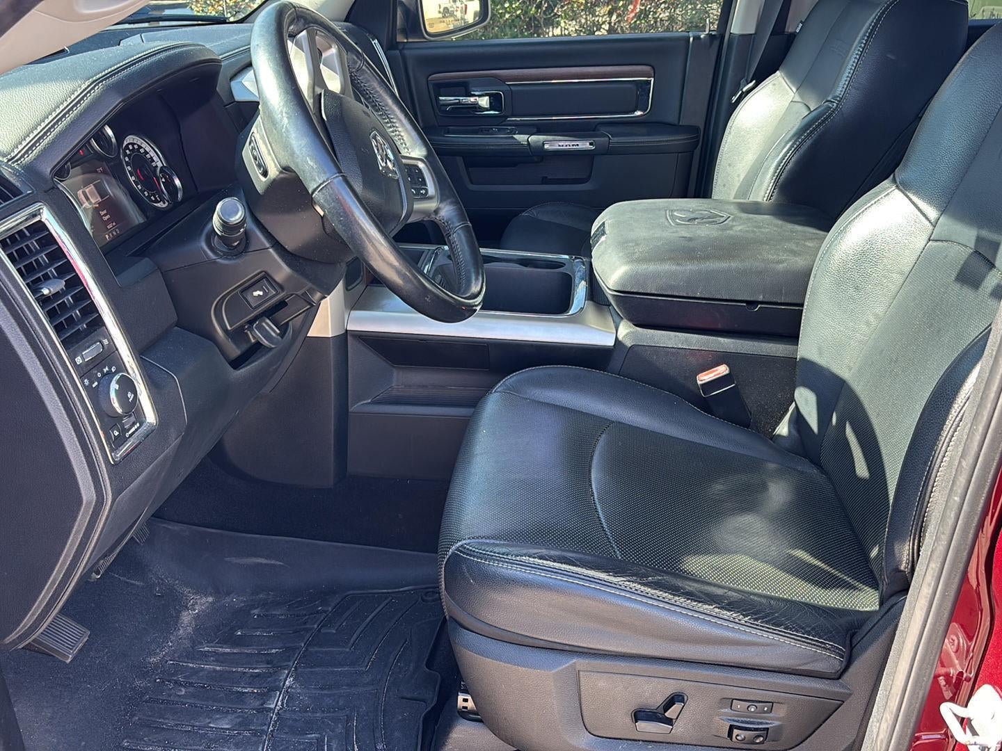 2017 RAM 1500 Laramie Crew Cab 4x2 5'7" Box