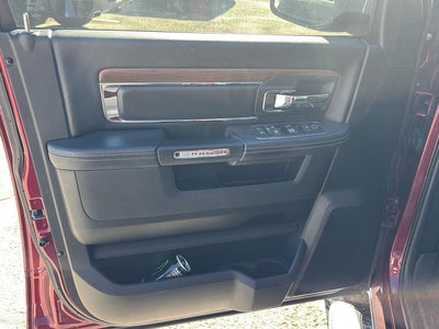 2017 RAM 1500 Laramie Crew Cab 4x2 5'7" Box