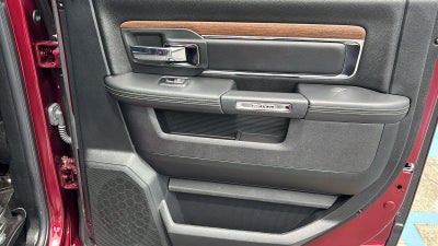 2017 RAM 1500 Laramie Crew Cab 4x2 5'7" Box
