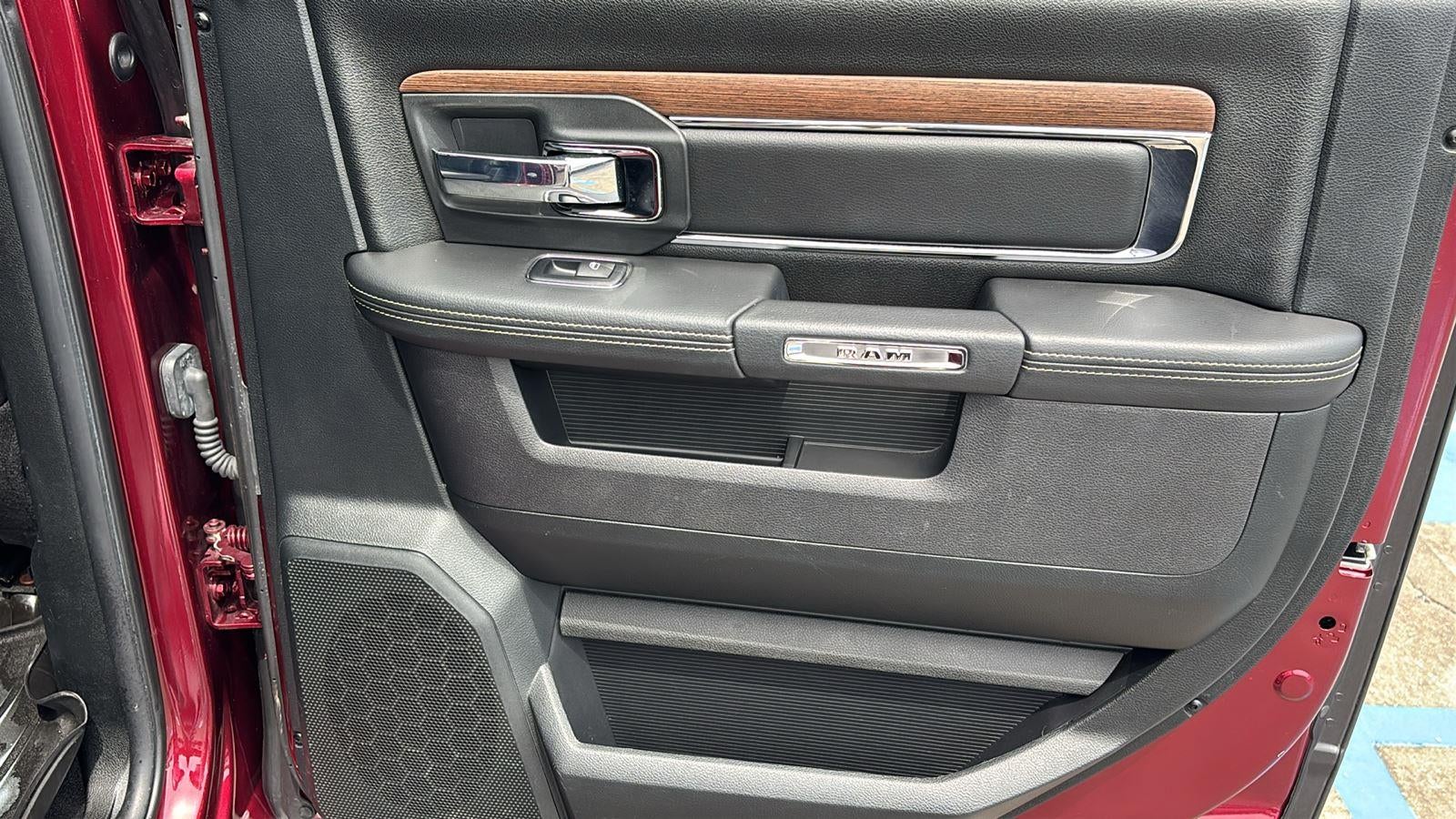 2017 RAM 1500 Laramie Crew Cab 4x2 5'7" Box