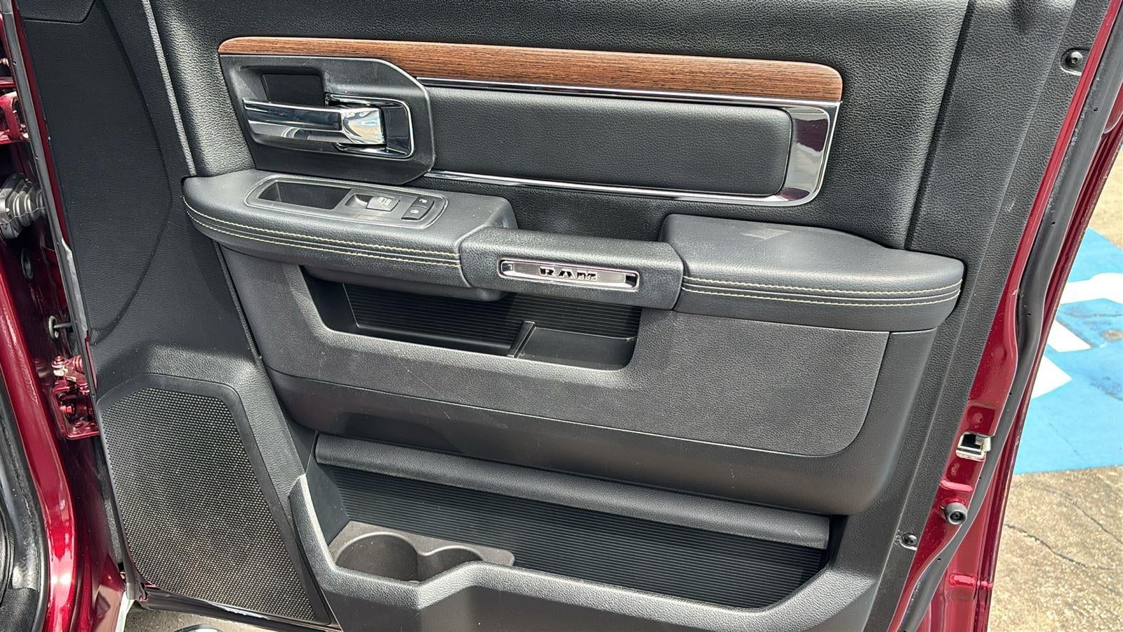2017 RAM 1500 Laramie Crew Cab 4x2 5'7" Box