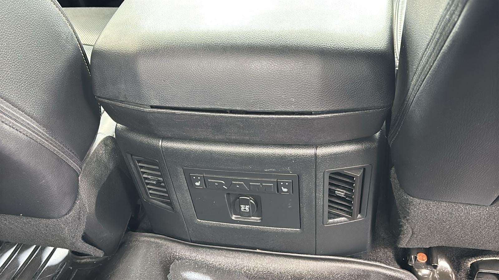 2017 RAM 1500 Laramie Crew Cab 4x2 5'7" Box