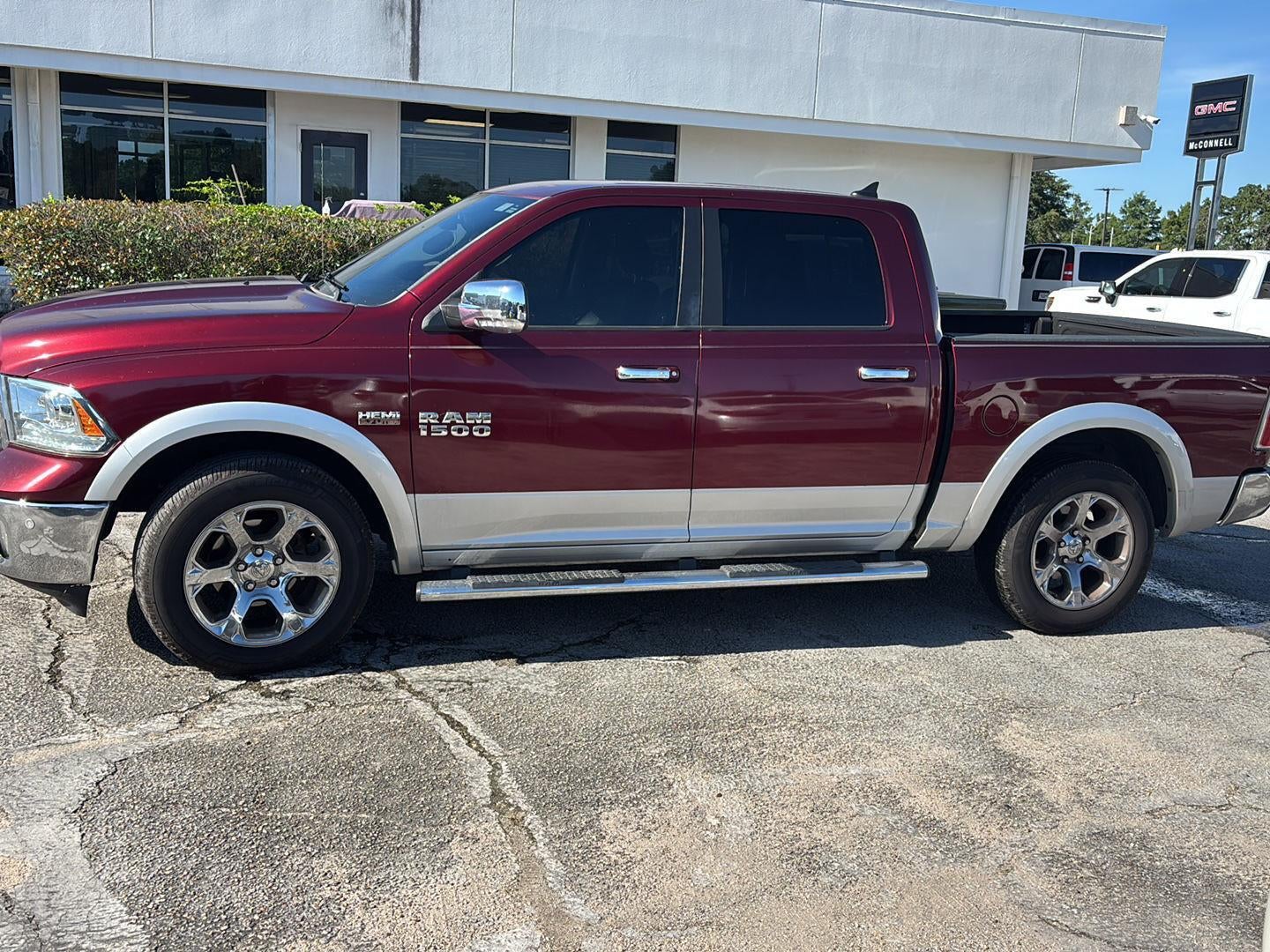 2017 RAM 1500 Laramie Crew Cab 4x2 5'7" Box