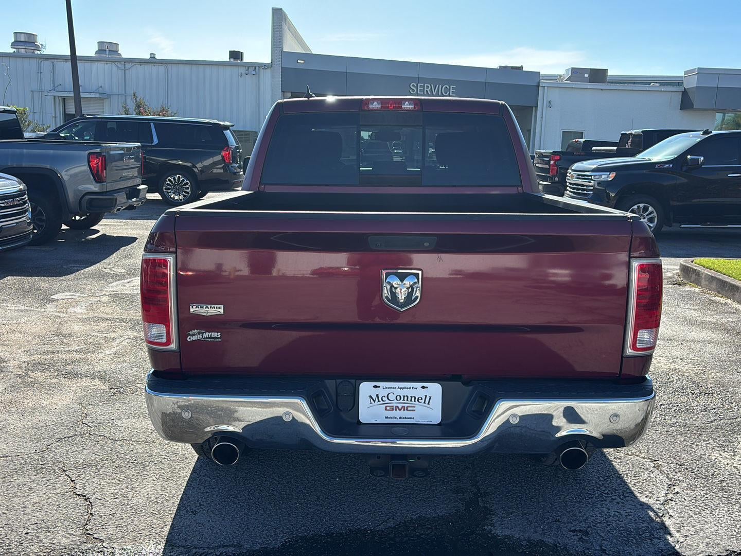 2017 RAM 1500 Laramie Crew Cab 4x2 5'7" Box