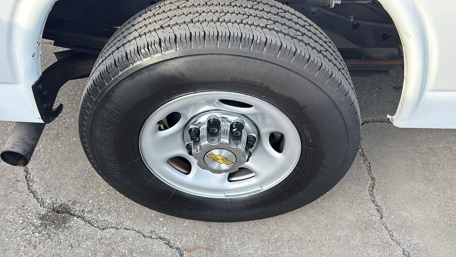 2025 Chevrolet Express Passenger 3500 1LT