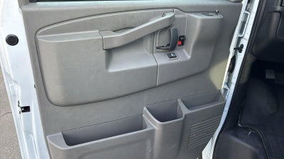 2025 Chevrolet Express Passenger 3500 1LT