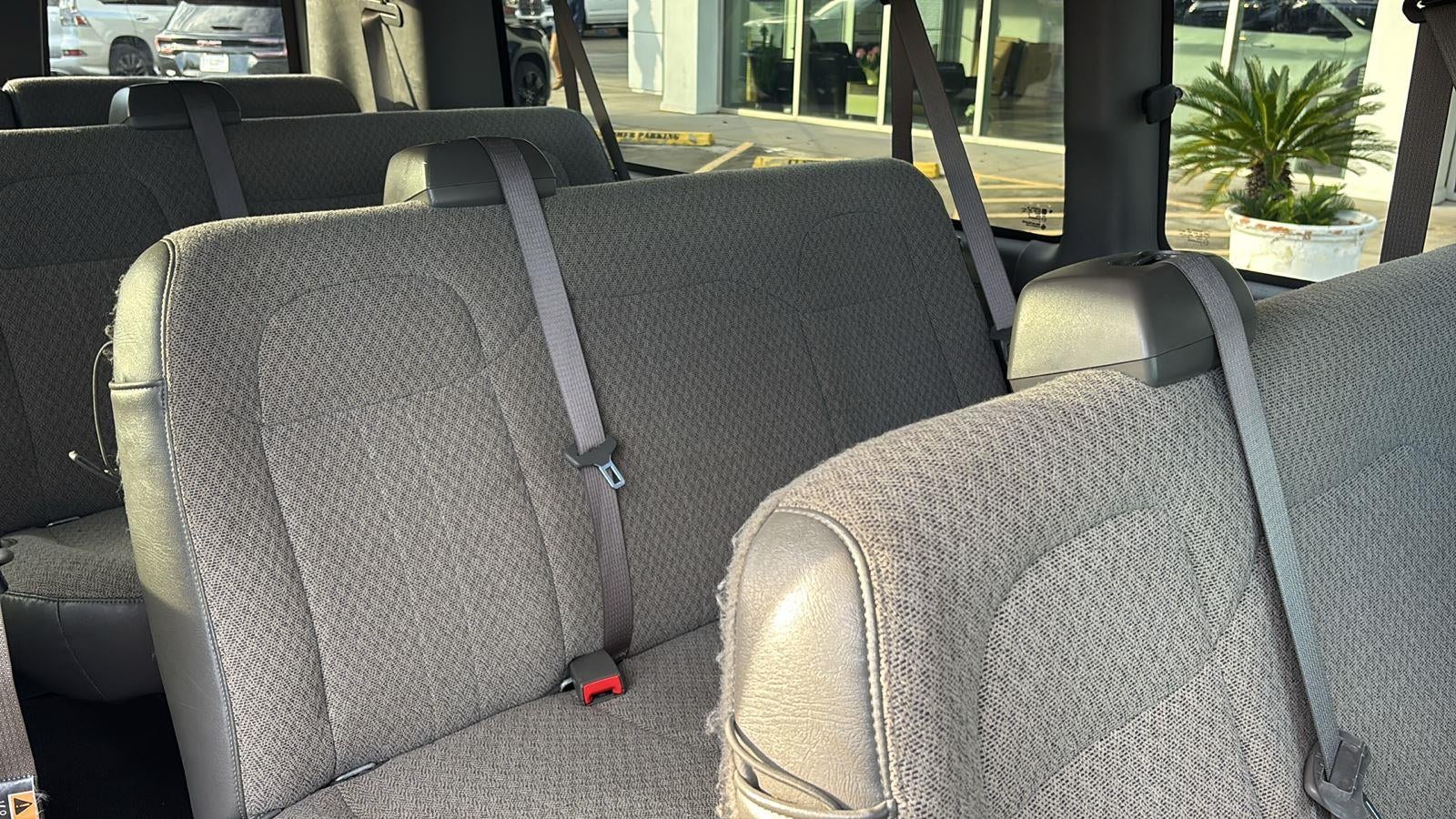 2025 Chevrolet Express Passenger 3500 1LT