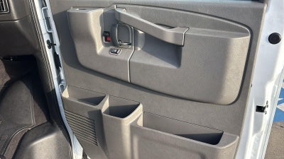 2025 Chevrolet Express Passenger 3500 1LT