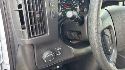 2025 Chevrolet Express Passenger 3500 1LT