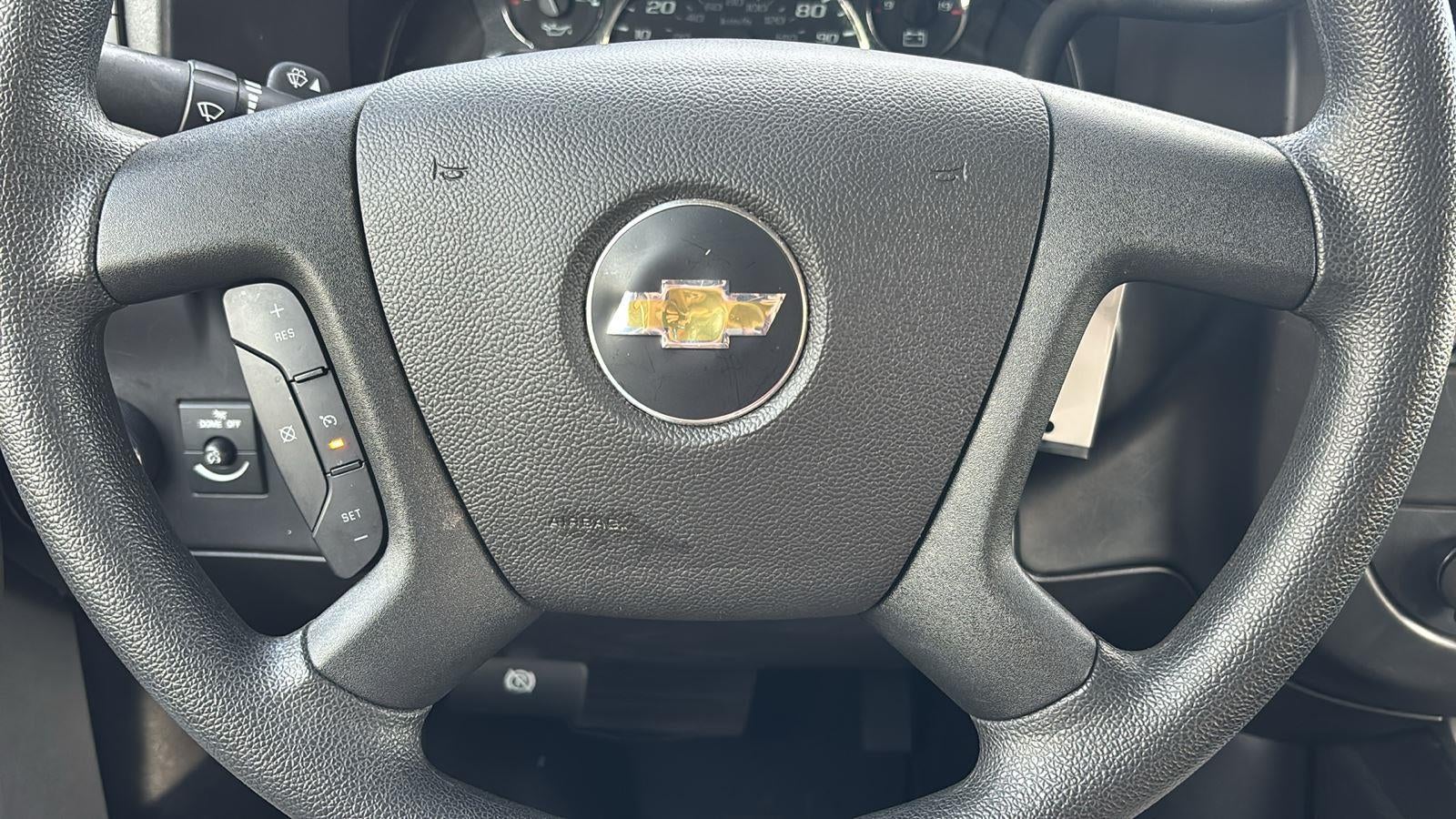 2025 Chevrolet Express Passenger 3500 1LT