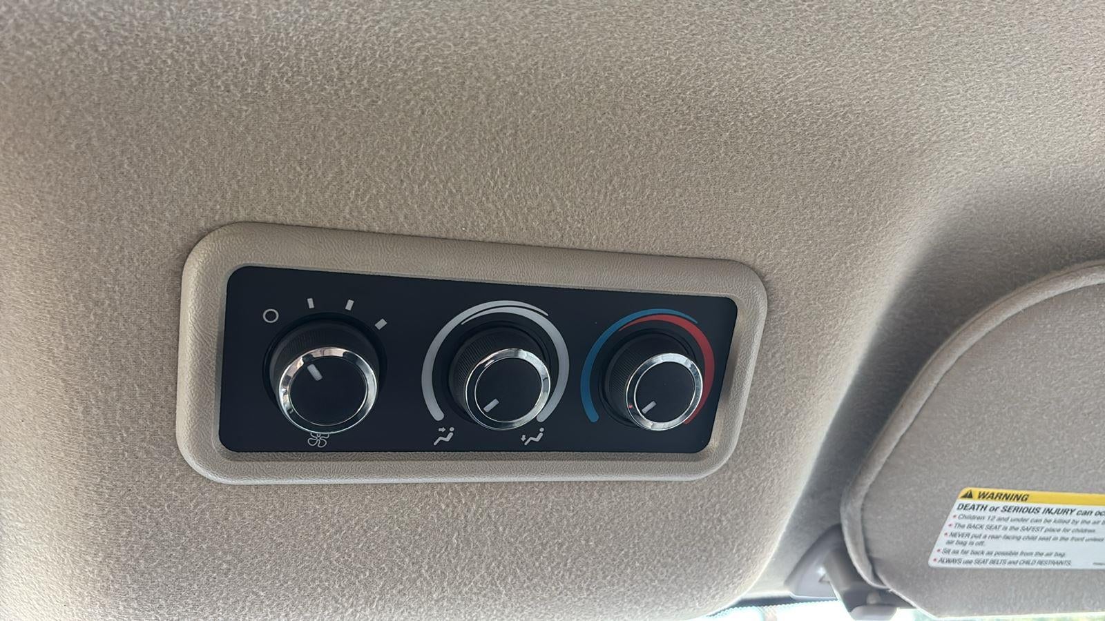 2025 Chevrolet Express Passenger 3500 1LT