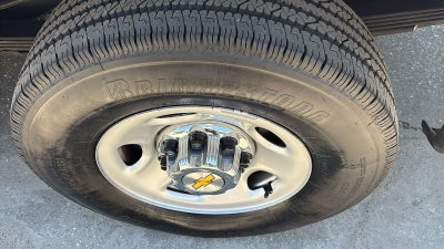 2025 Chevrolet Express Passenger 1LT