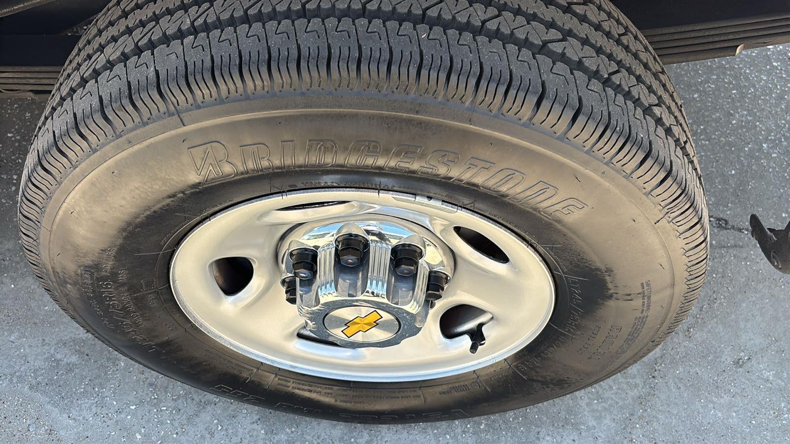 2025 Chevrolet Express Passenger 1LT