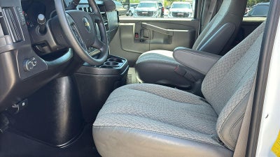 2025 Chevrolet Express Passenger 1LT