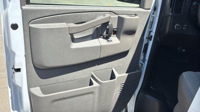 2025 Chevrolet Express Passenger 1LT