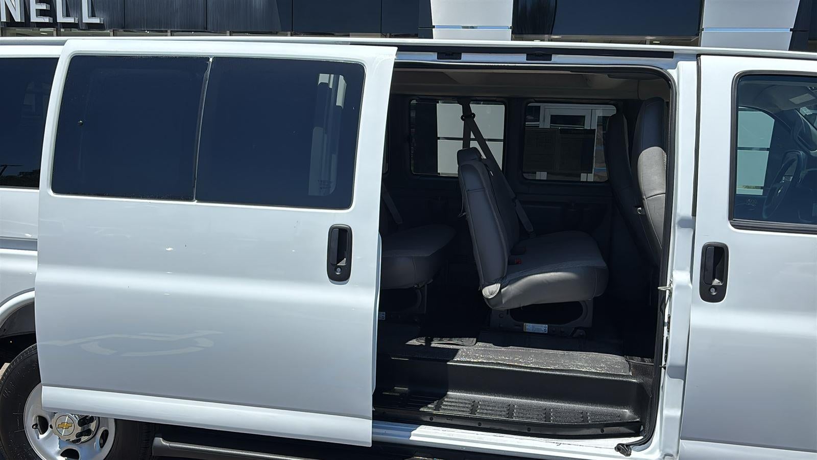 2025 Chevrolet Express Passenger 1LT