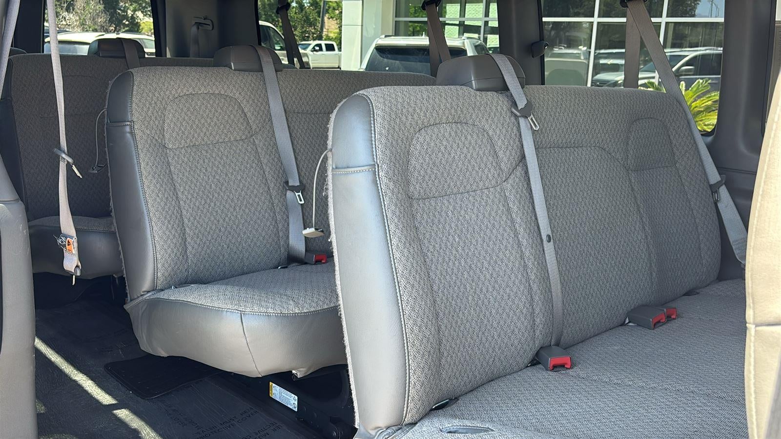 2025 Chevrolet Express Passenger 1LT