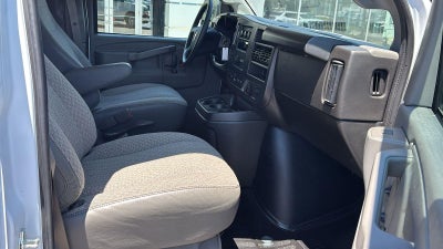 2025 Chevrolet Express Passenger 1LT