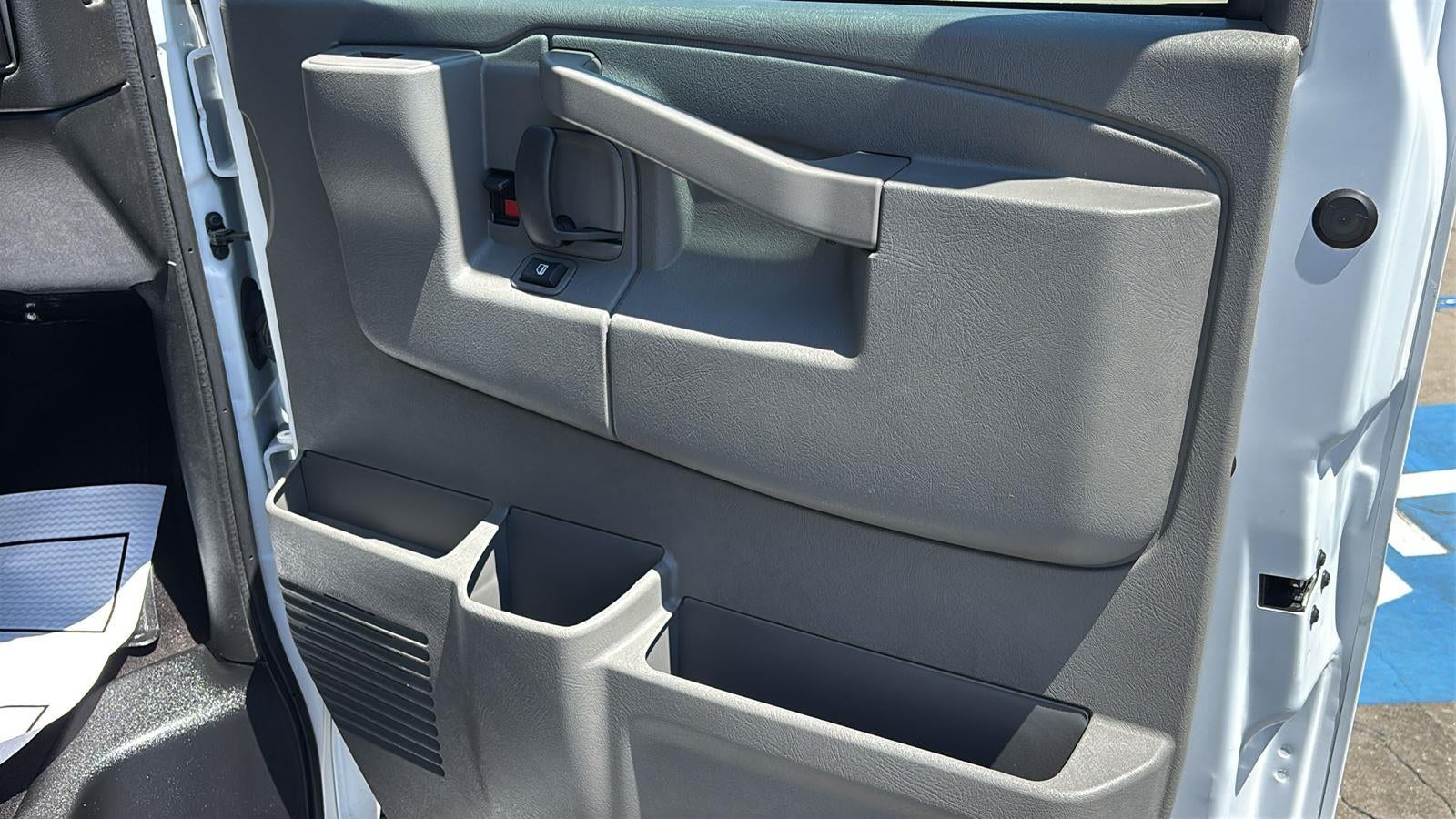 2025 Chevrolet Express Passenger LT - Photo 20