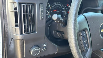 2025 Chevrolet Express Passenger 1LT