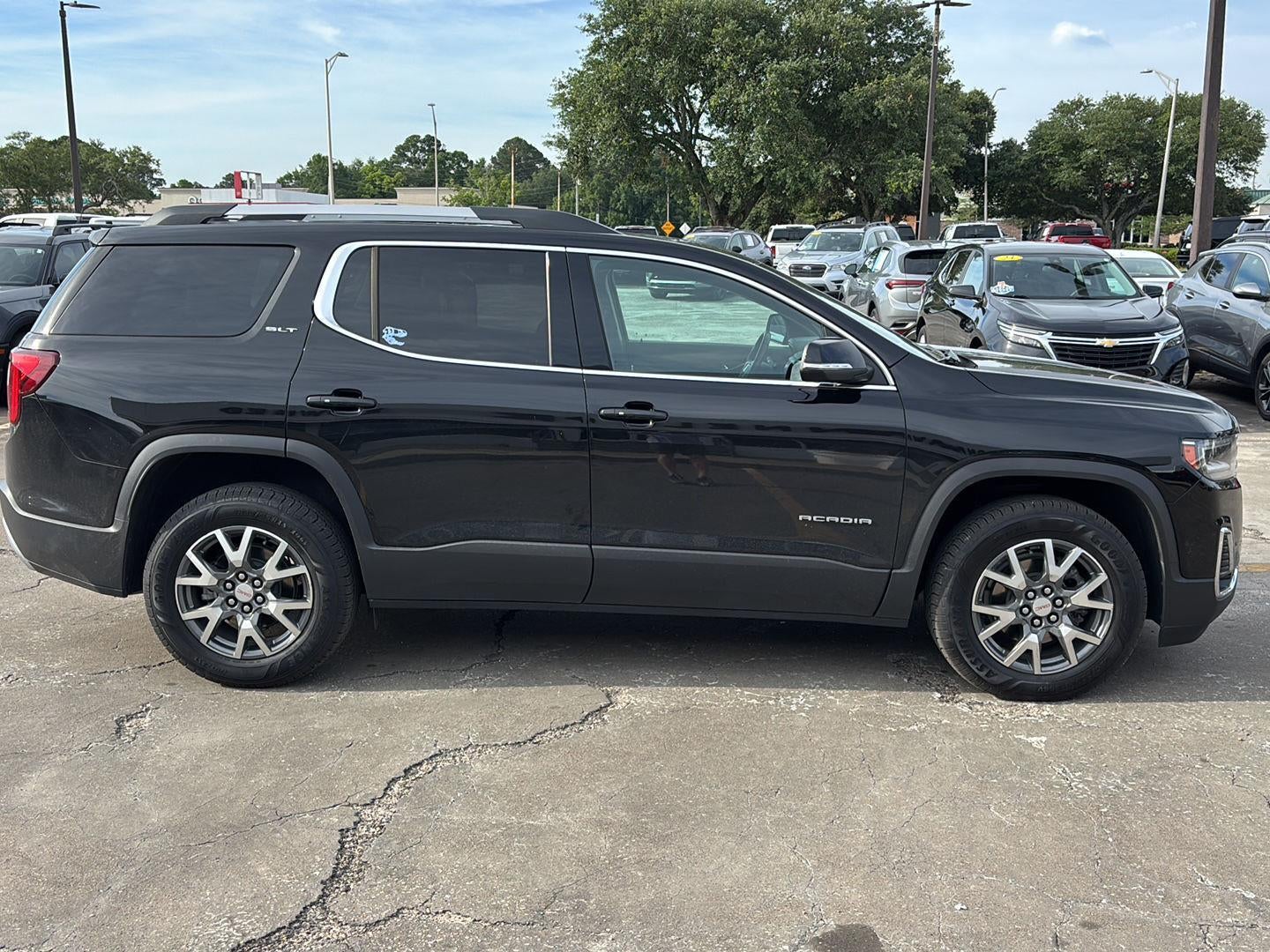 2023 GMC Acadia SLT
