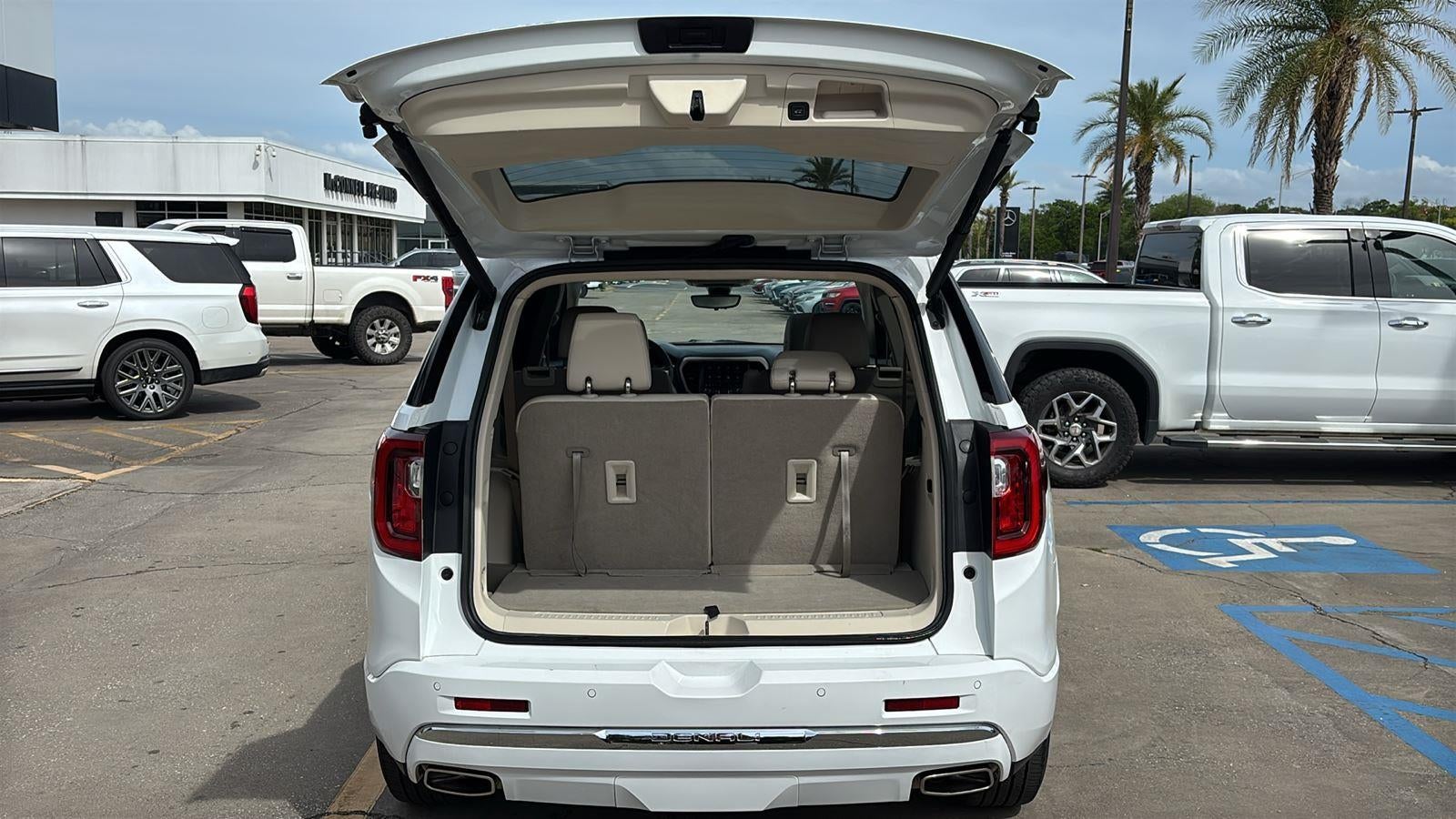 2023 GMC Acadia Denali