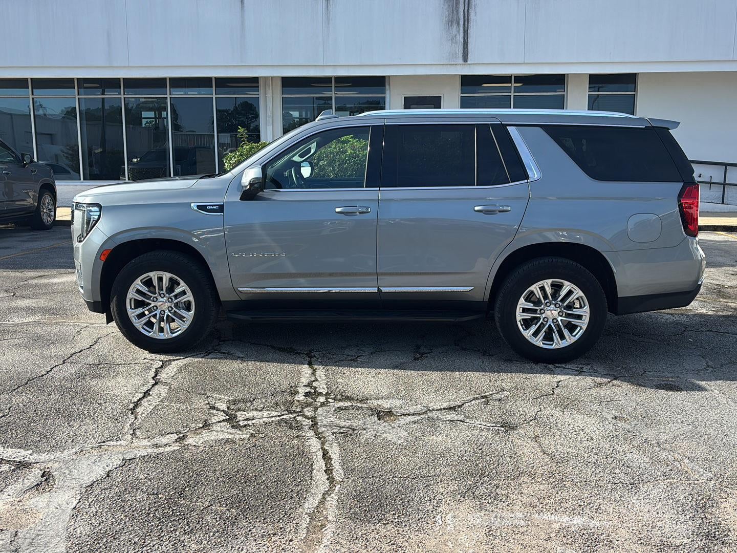 2023 GMC Yukon SLT