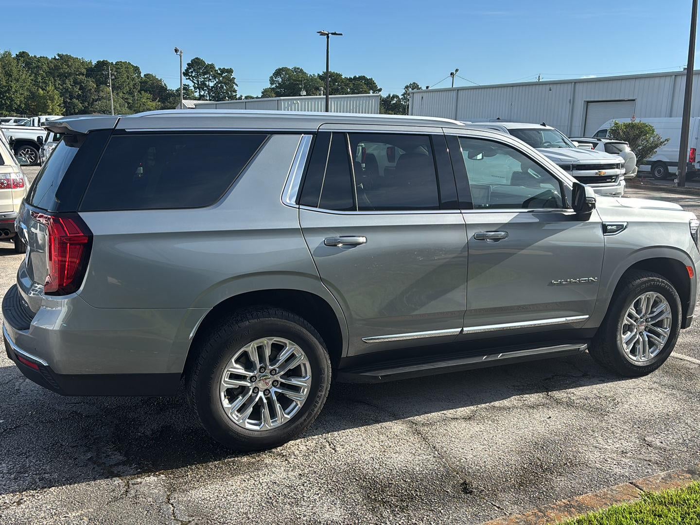2023 GMC Yukon SLT