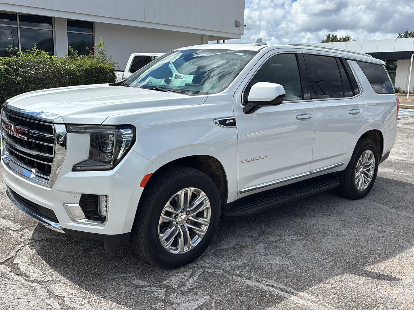 2023 GMC Yukon SLT