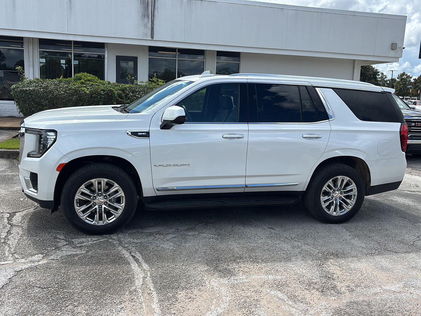 2023 GMC Yukon SLT