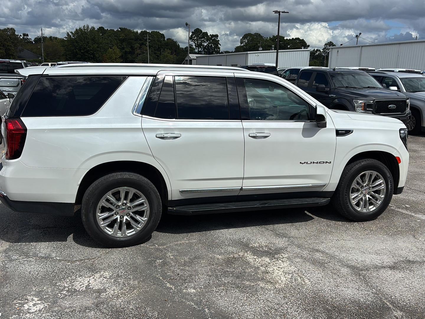 2023 GMC Yukon SLT
