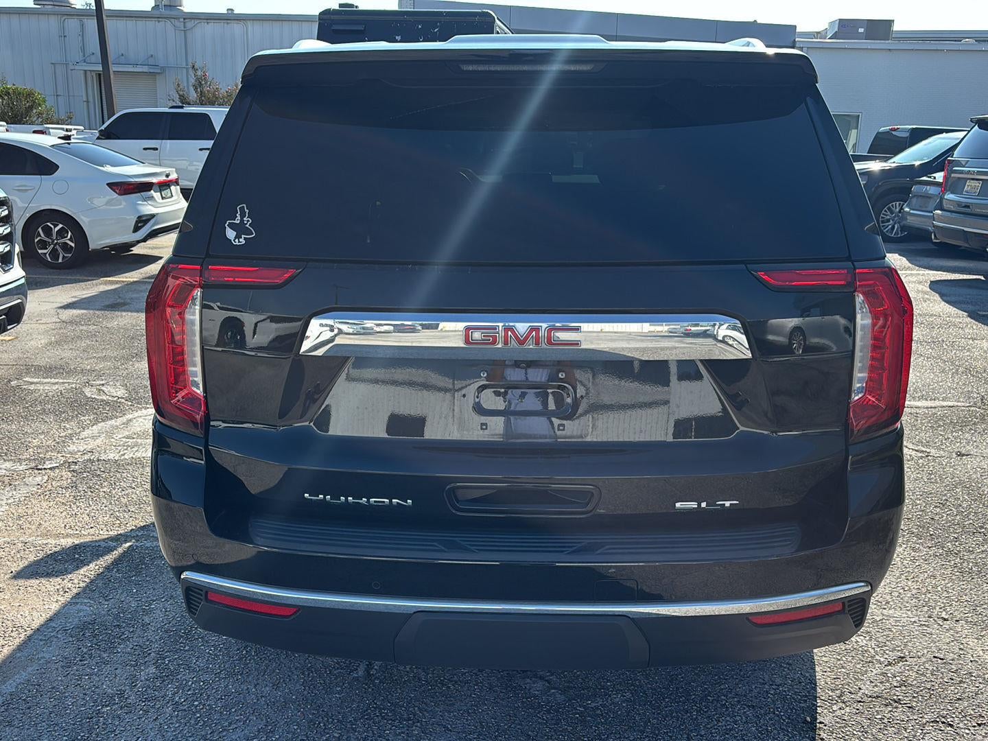 2023 GMC Yukon SLT