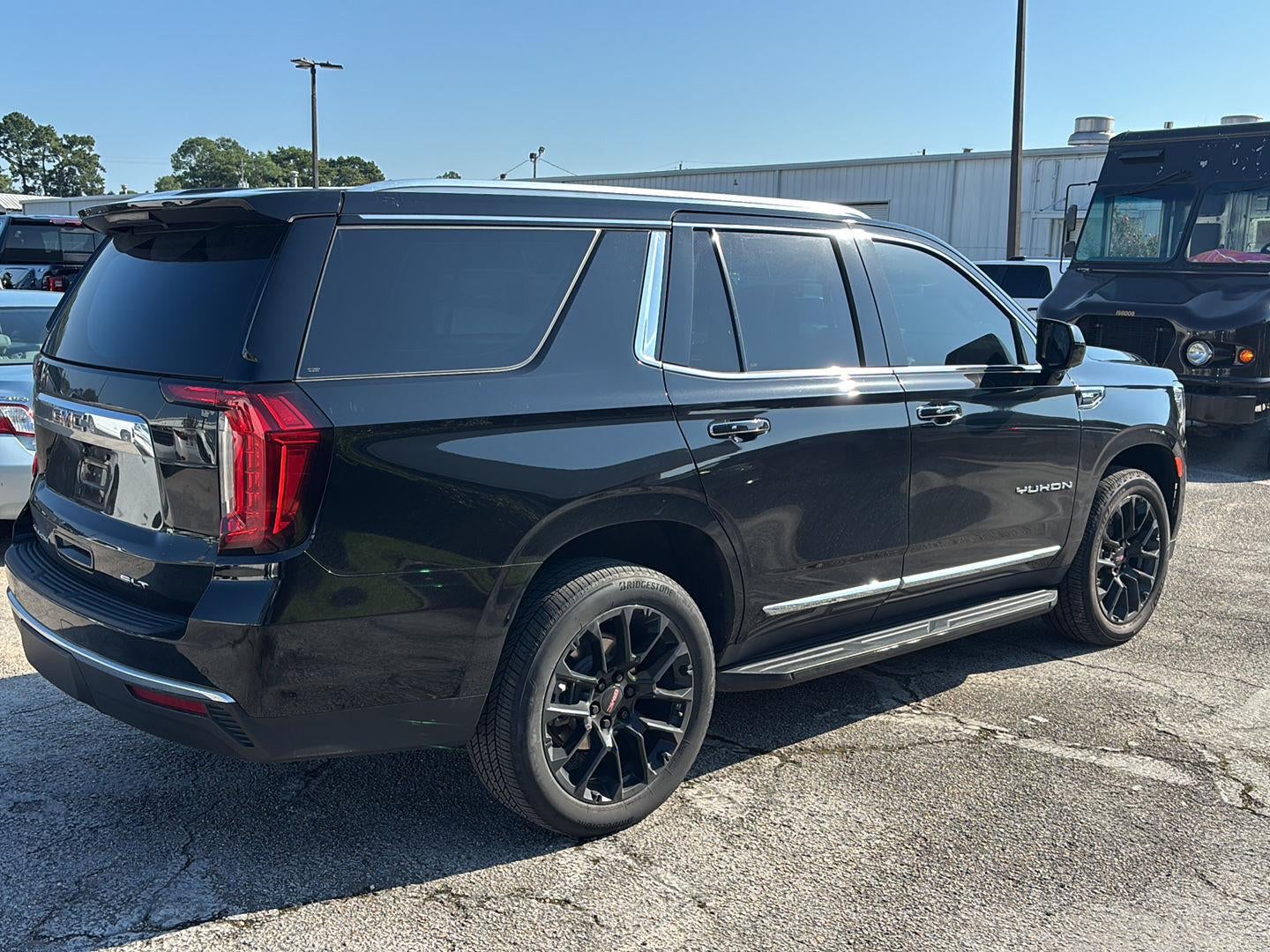 2023 GMC Yukon SLT