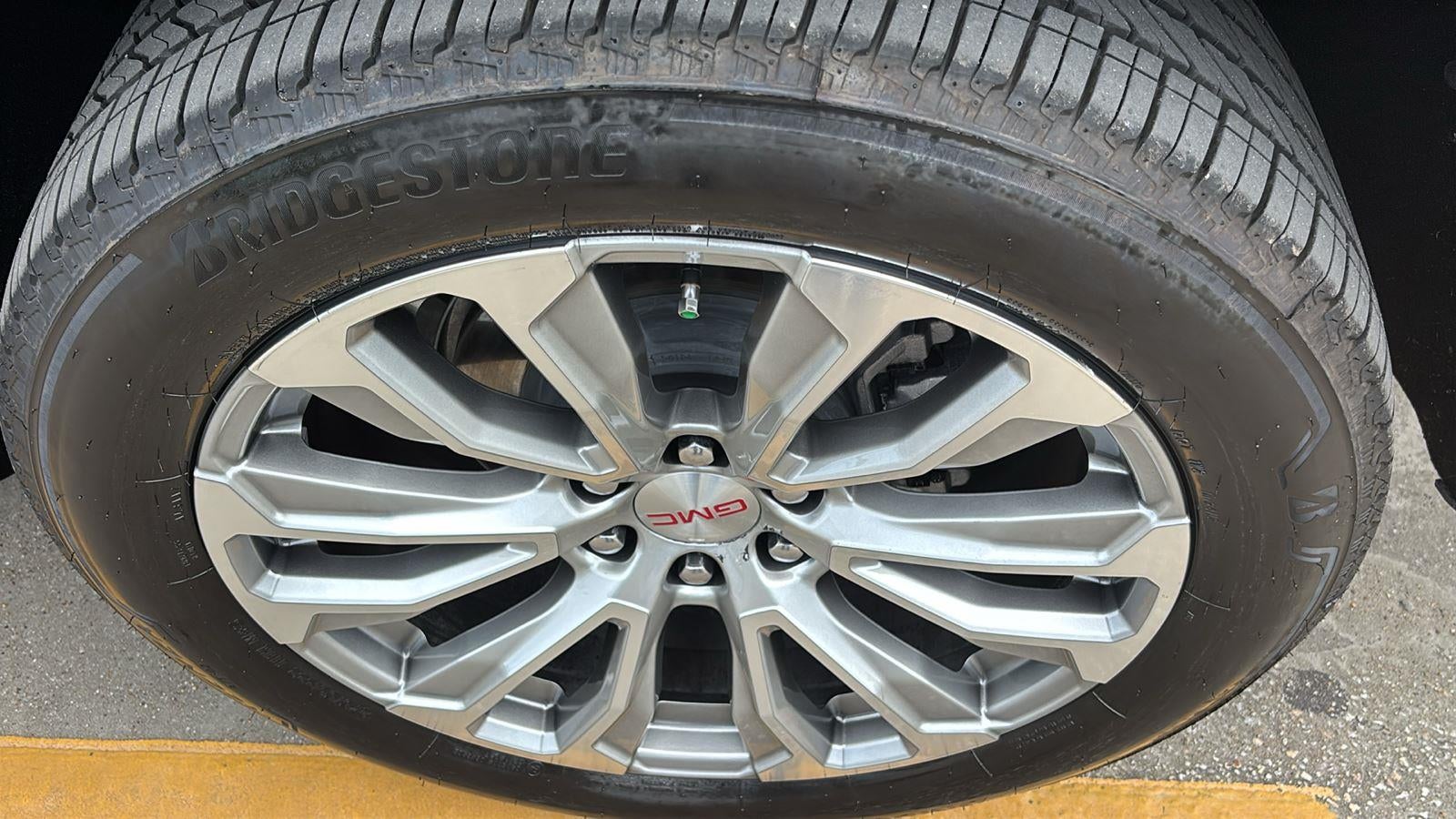 2023 GMC Yukon Denali - Photo 12