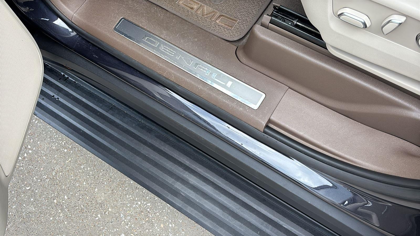 2023 GMC Yukon Denali - Photo 16