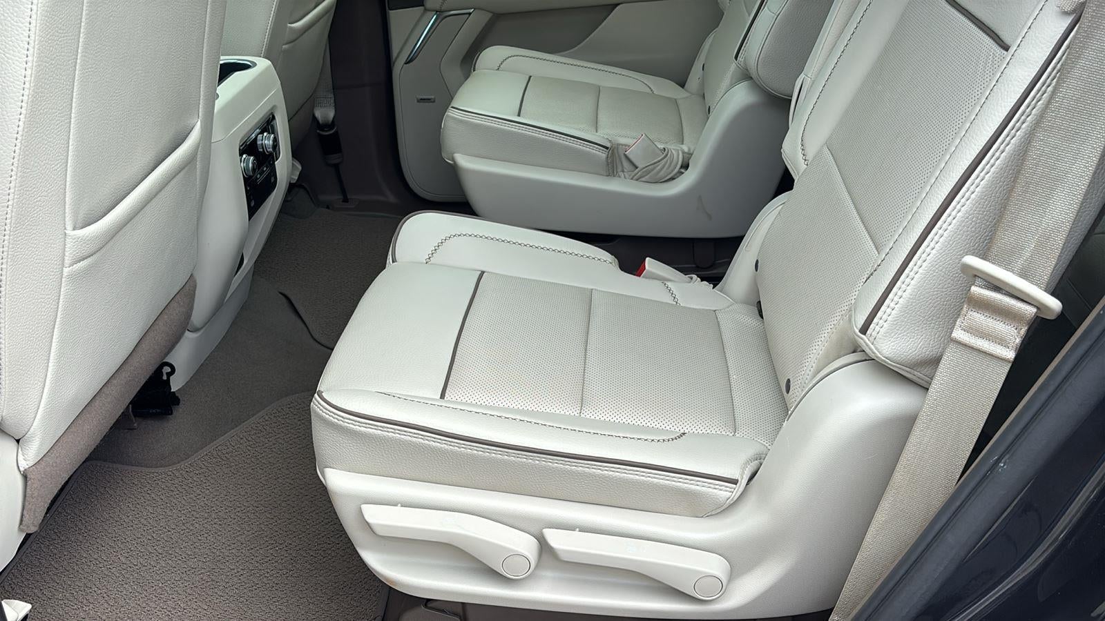 2023 GMC Yukon Denali - Photo 18