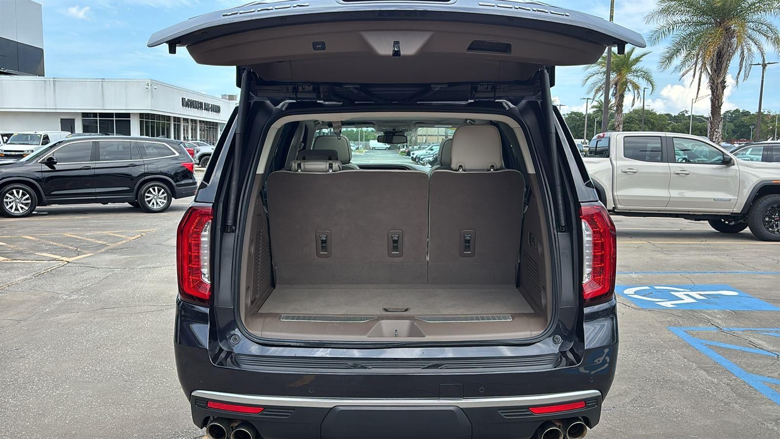 2023 GMC Yukon Denali - Photo 21