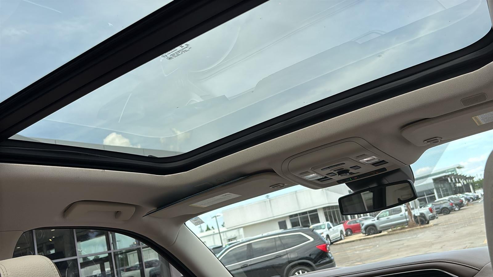 2023 GMC Yukon Denali - Photo 29