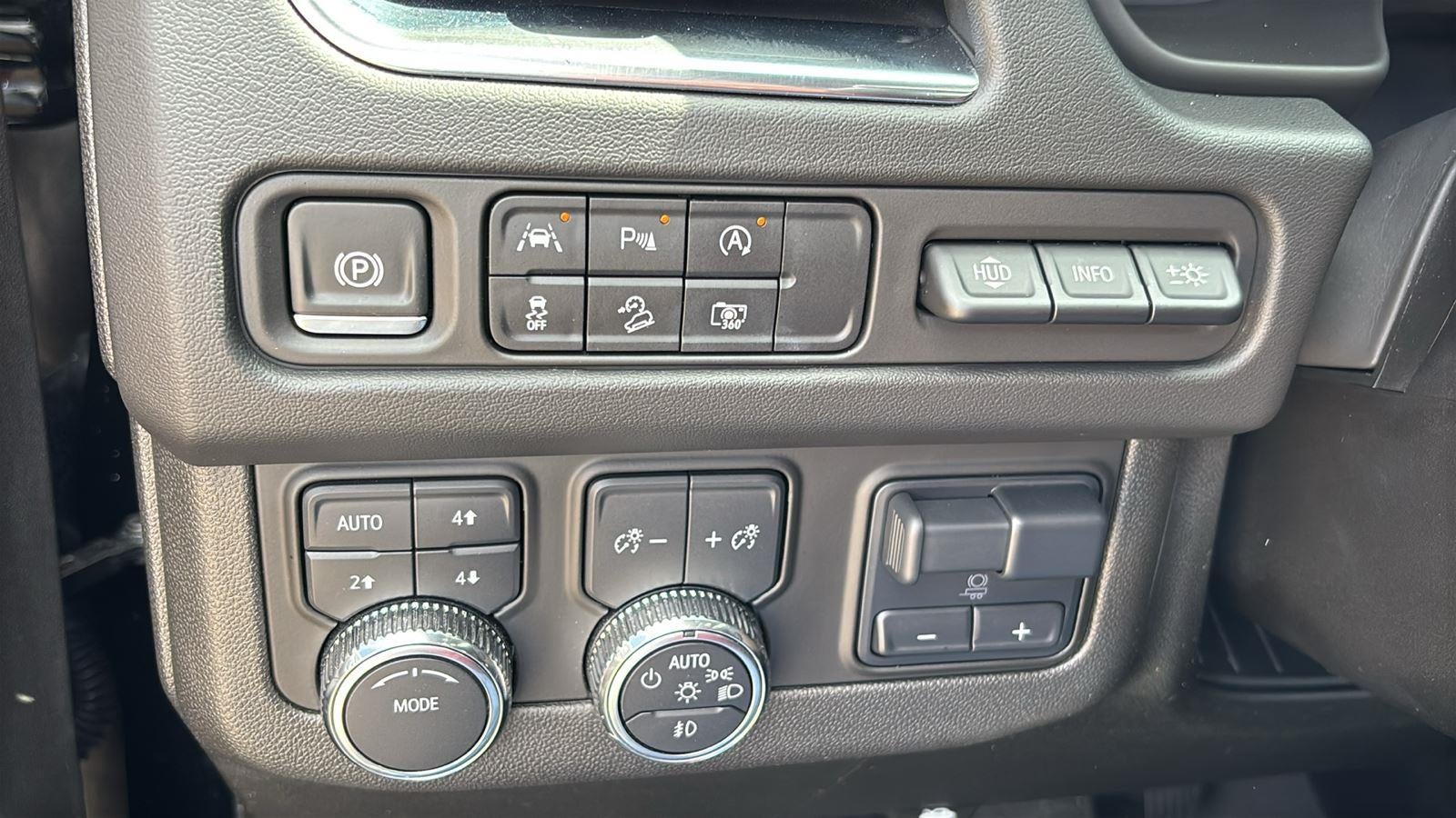 2024 GMC Yukon XL AT4