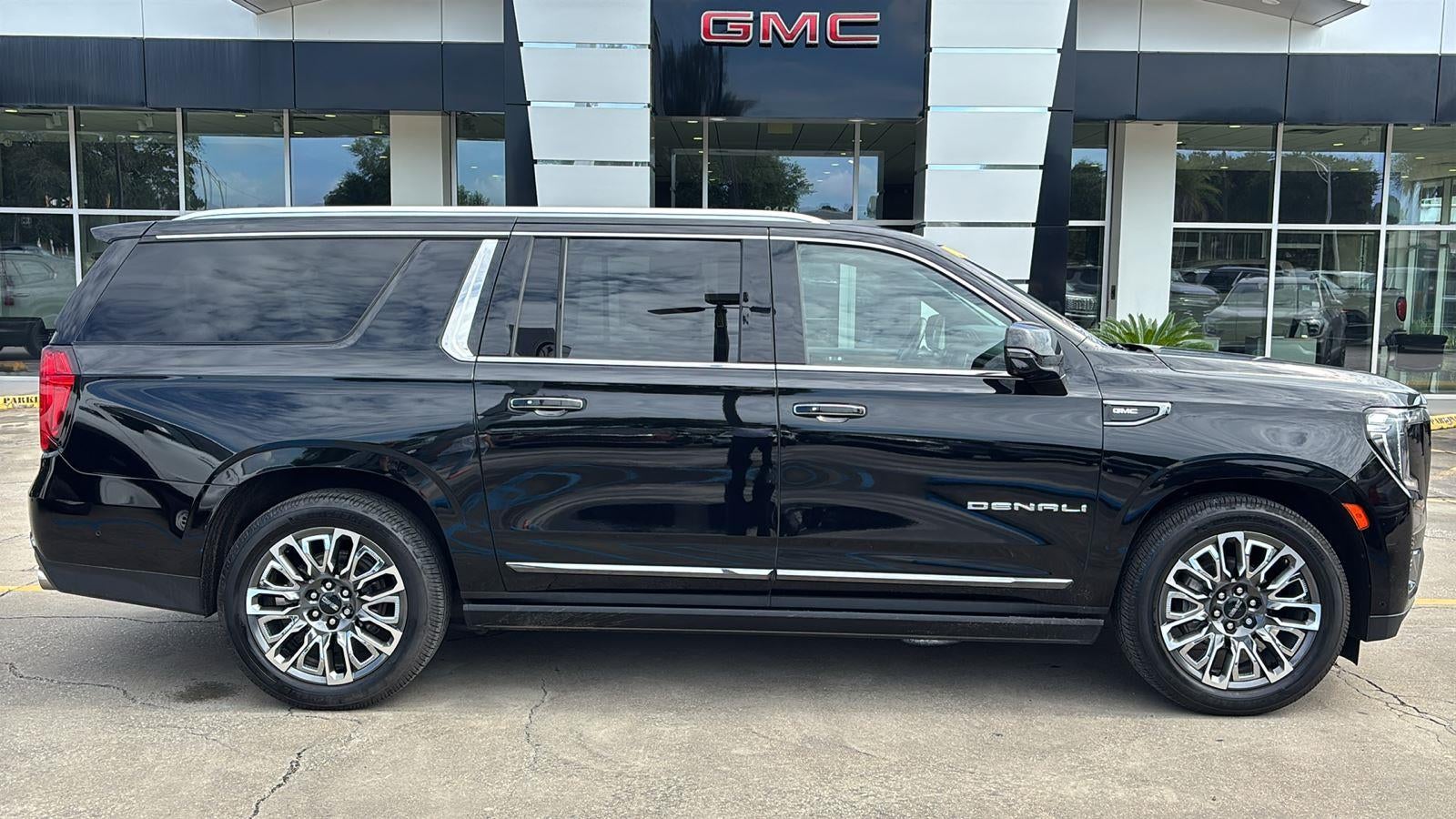 2023 GMC Yukon XL Denali Ultimate