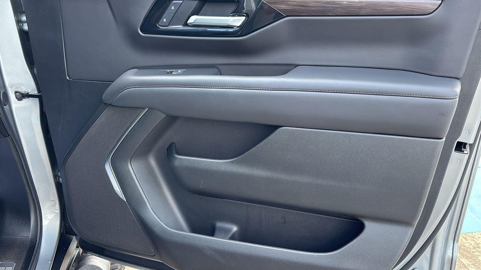 2025 Chevrolet Tahoe Z71 - Photo 25