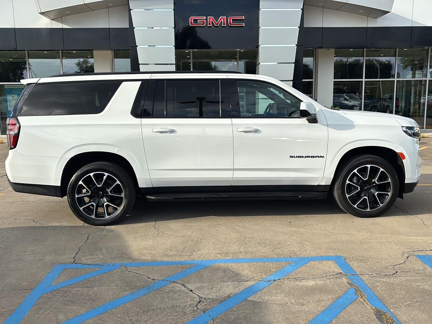 2024 Chevrolet Suburban RST