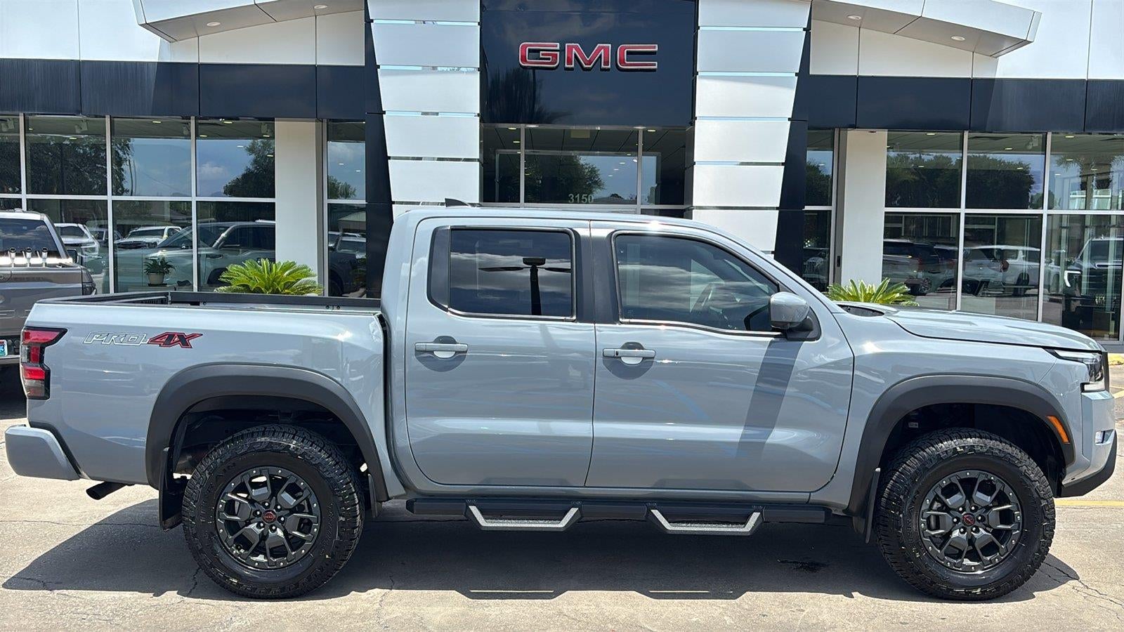 2023 Nissan Frontier Crew Cab PRO-4X 4x4
