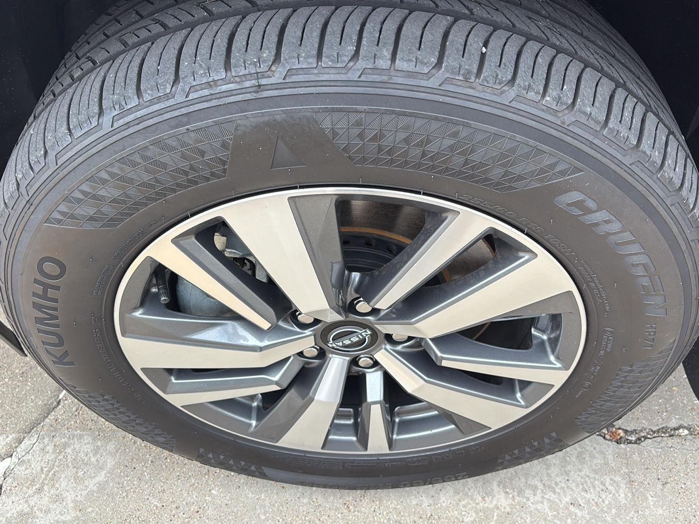 2024 Nissan Pathfinder SL