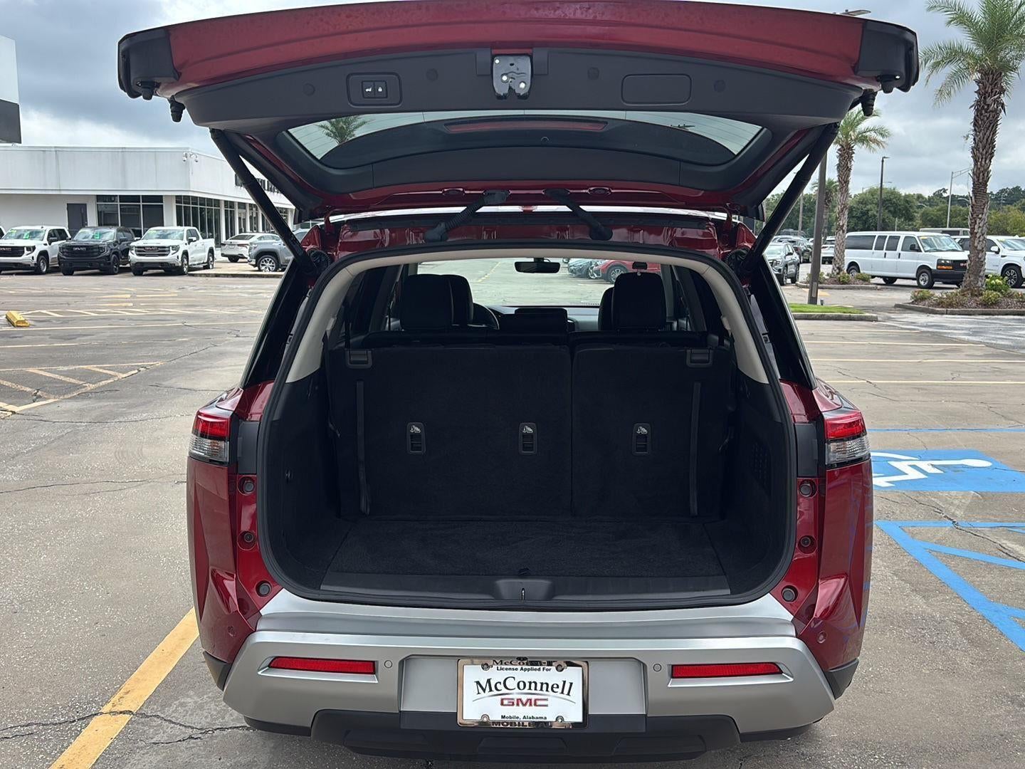 2024 Nissan Pathfinder SL