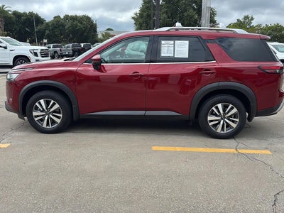 2024 Nissan Pathfinder SL