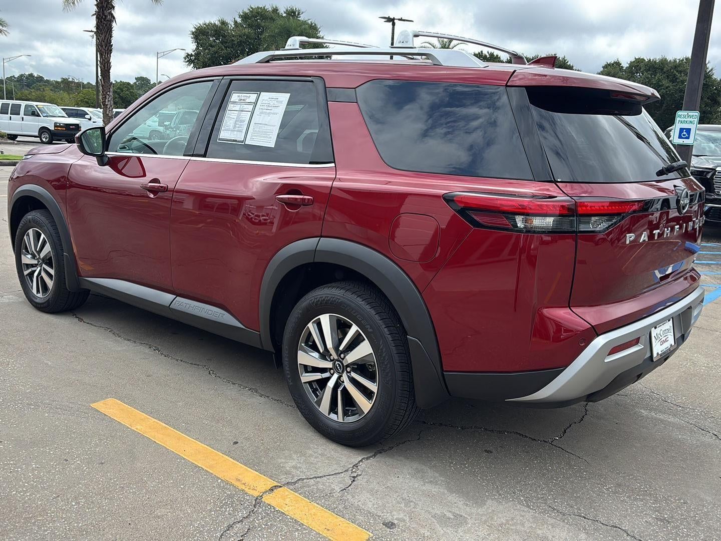 2024 Nissan Pathfinder SL