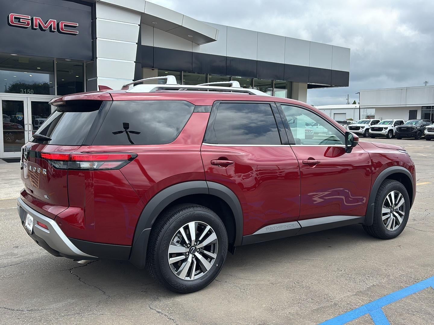 2024 Nissan Pathfinder SL