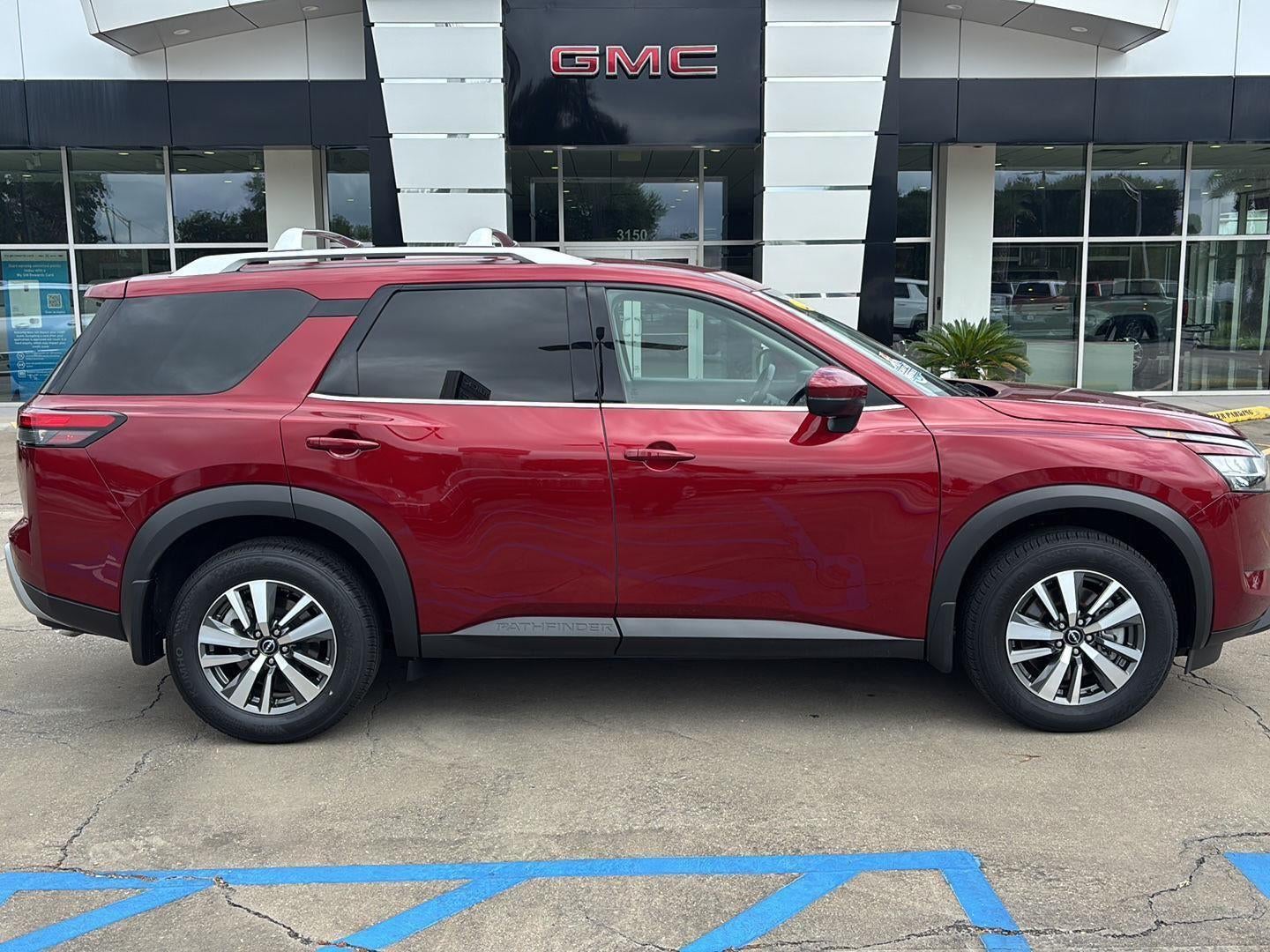 2024 Nissan Pathfinder SL