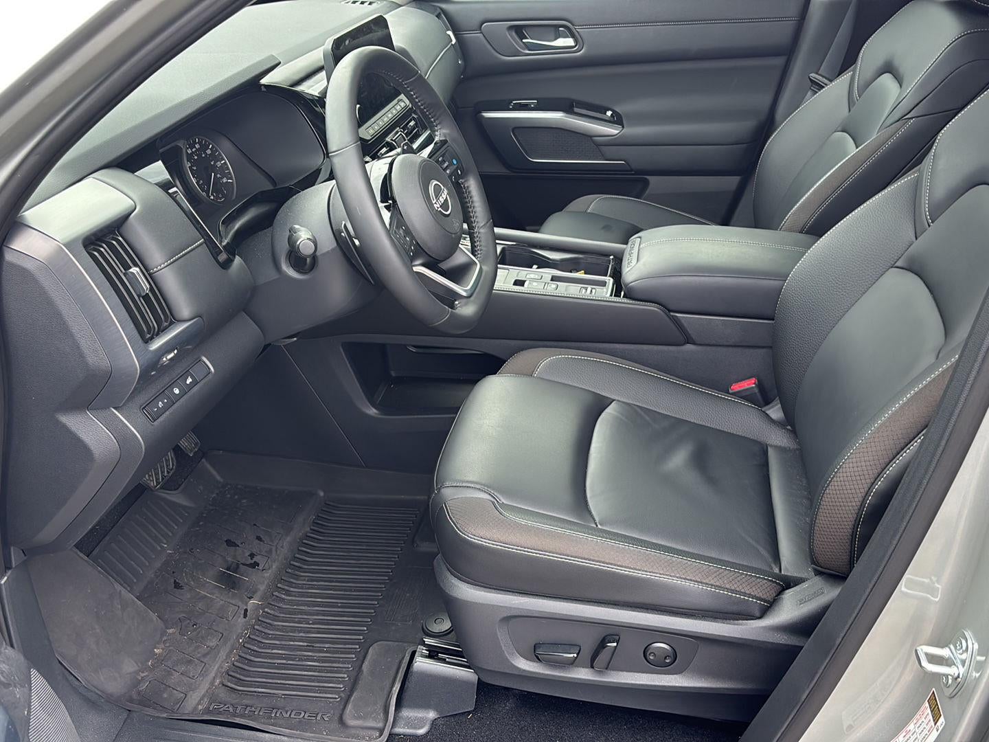 2025 Nissan Pathfinder SL FWD
